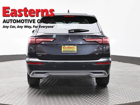 Used 2025 Mitsubishi Outlander SE FWD image 6
