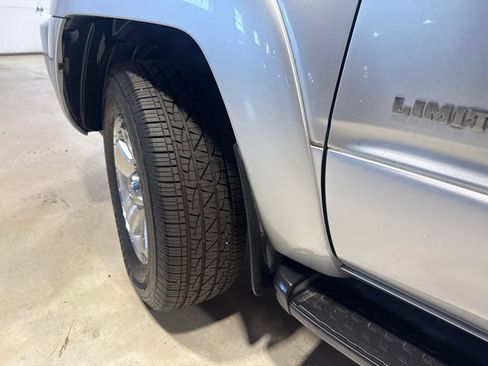 Used 2005 Toyota 4Runner Limited AWD/4WD image 3