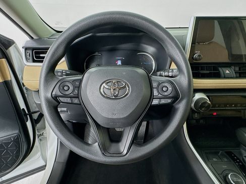 Used 2025 Toyota RAV4 XLE AWD/4WD image 11