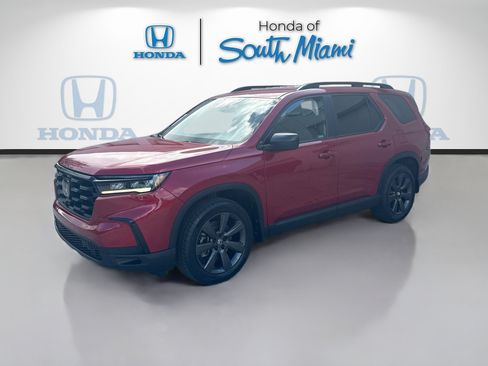 Certified 2024 Honda Pilot Sport image 3