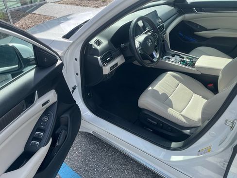 Used 2020 Honda Accord Touring image 2