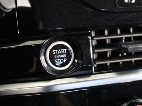 Used 2024 Nissan Pathfinder SL w/ SL Premium Package FWD image 31