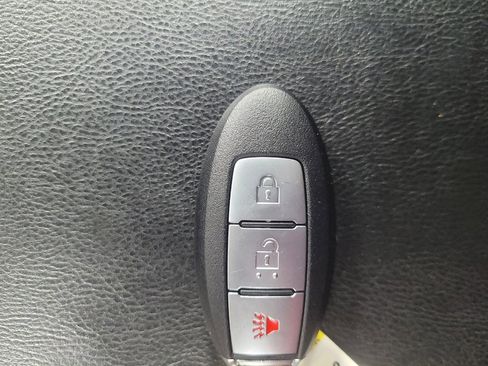 Used 2020 Nissan Pathfinder S FWD image 32
