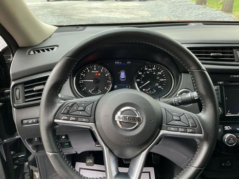 Used 2020 Nissan Rogue SV image 14