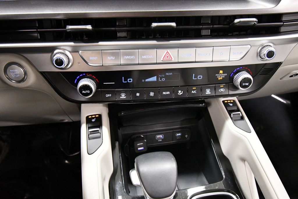 Certified 2024 Kia Telluride S w/ S Sunroof Package AWD/4WD image 27