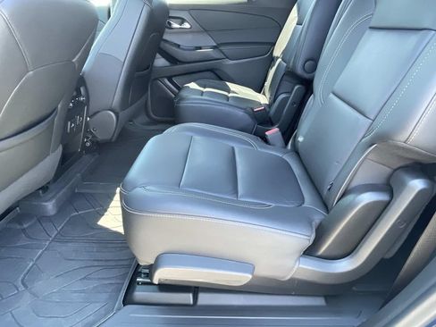Used 2023 Chevrolet Traverse LT w/ LT Premium Package AWD/4WD image 14