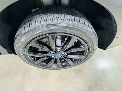 Used 2018 Ford Escape SE w/ SE Sport Appearance Package image 7