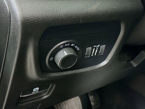 Used 2023 Jeep Grand Cherokee Laredo w/ Luxury Tech Group I AWD/4WD image 19