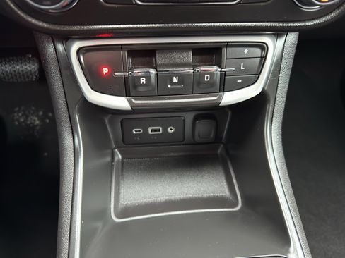 Used 2023 GMC Terrain SLE w/ Driver Convenience Package image 21