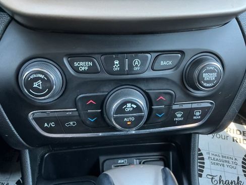 Used 2015 Jeep Cherokee Limited w/ Luxury Group AWD/4WD image 17