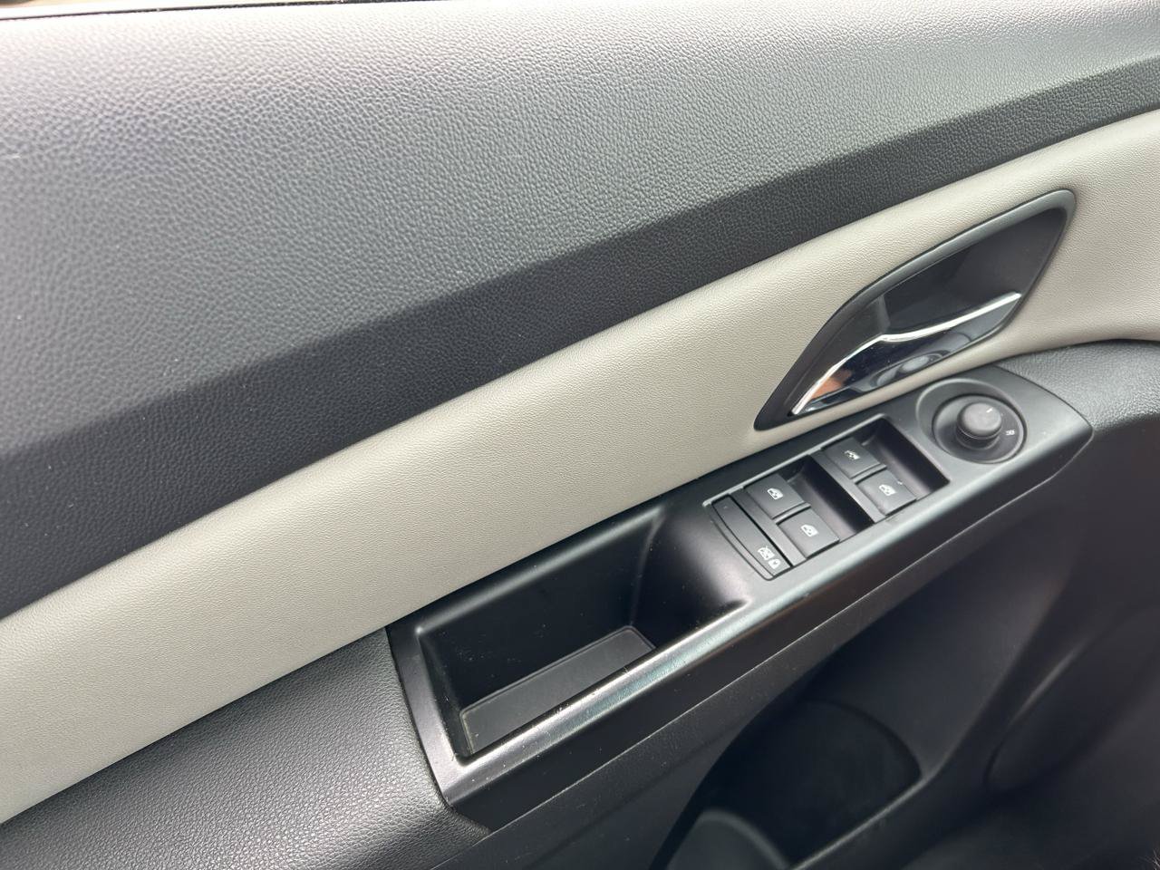 Used 2014 Chevrolet Cruze LT FWD image 28