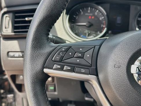 Used 2019 Nissan Rogue SV w/ Premium Package FWD image 34