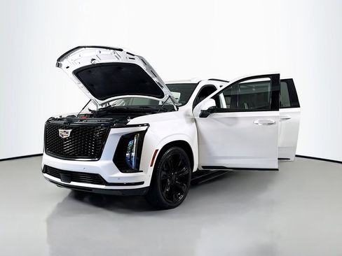 Used 2025 Cadillac Escalade ESV Sport Platinum AWD/4WD image 29