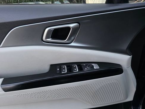 Certified 2024 Kia Carnival LX FWD image 25
