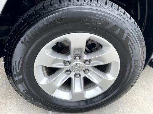 Used 2019 RAM 1500 Laramie AWD/4WD image 6