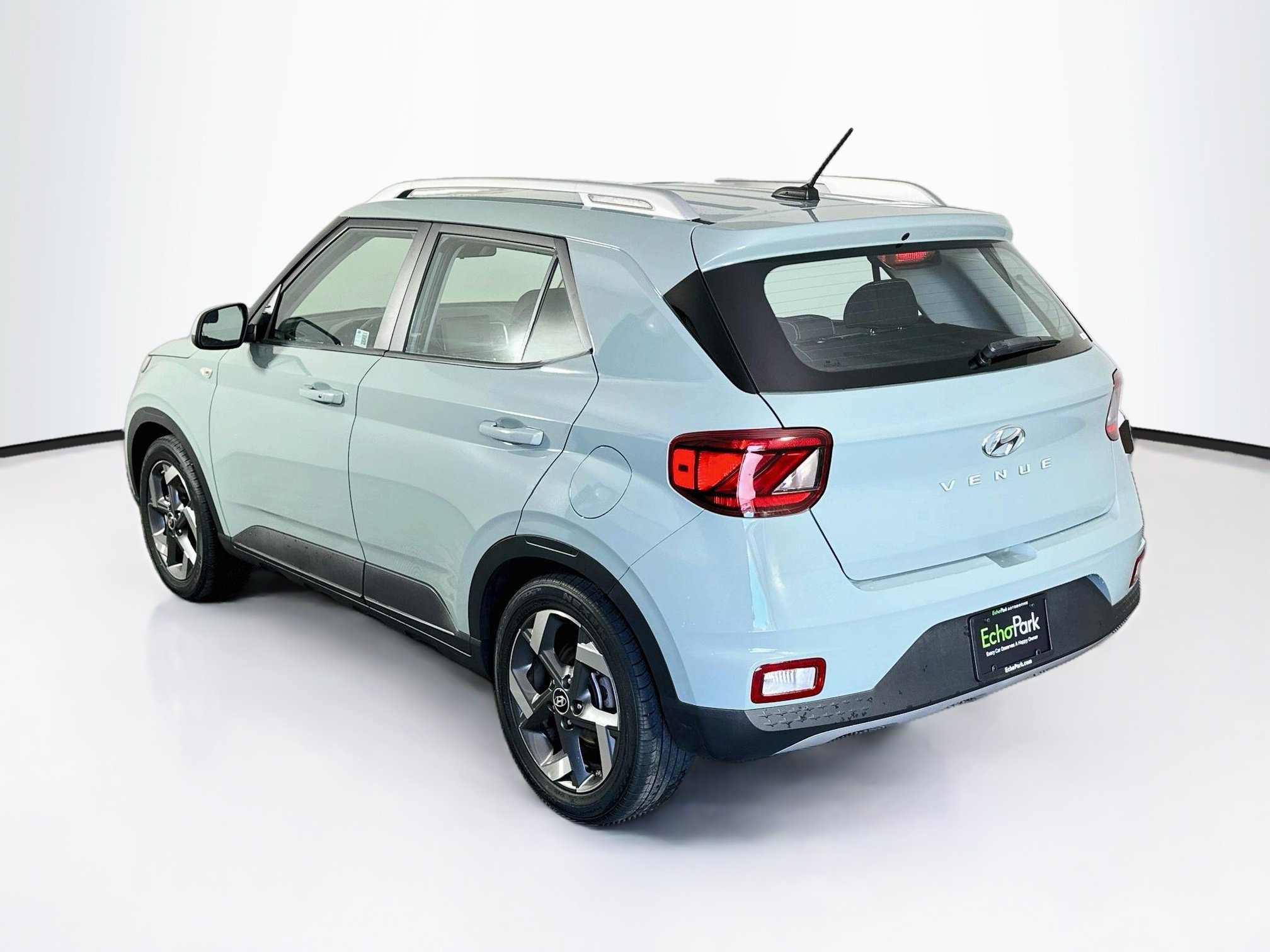 Used 2025 Hyundai Venue SEL FWD image 5