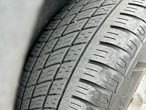 Used 2019 GMC Acadia SLE image 18