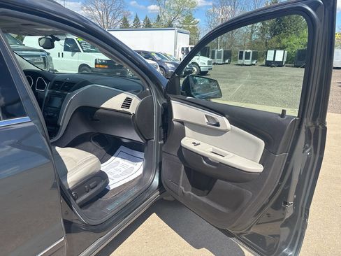 Used 2011 Chevrolet Traverse LTZ FWD image 17