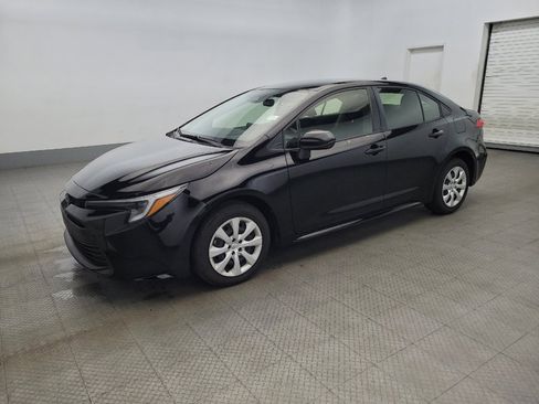 Used 2023 Toyota Corolla LE image 2