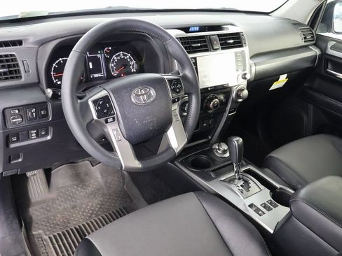 Used 2022 Toyota 4Runner SR5 Premium w/ Moonroof Package AWD/4WD image 7