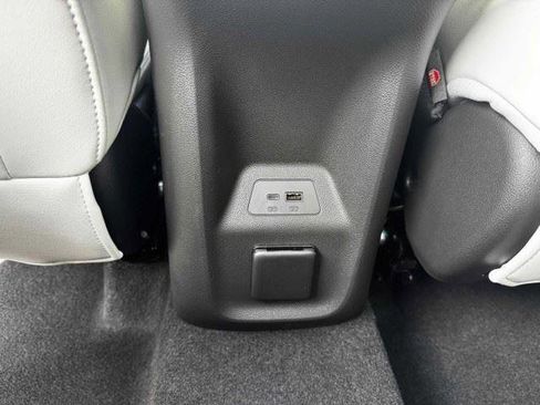 Used 2024 Buick Envision Avenir AWD/4WD image 43