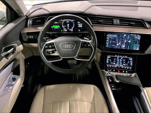 Used 2024 Audi Q8 e-tron Premium Plus w/ Premium Plus Package image 5