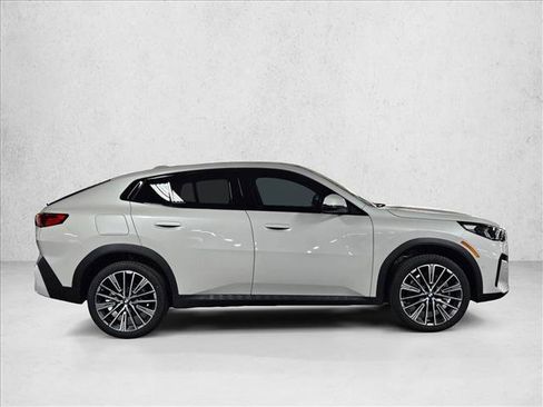 Used 2026 BMW X2 xDrive28i w/ Technology Package AWD/4WD image 4
