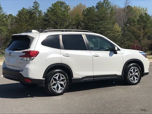 Used 2020 Subaru Forester Premium image 3