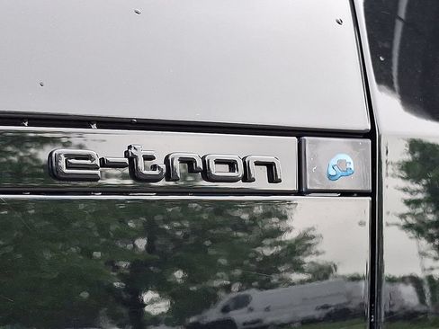 Used 2024 Audi Q8 e-tron Premium AWD/4WD image 36