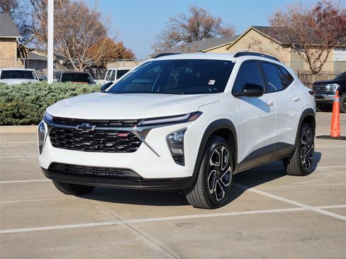 Used 2025 Chevrolet Trax RS w/ Driver Confidence Package image 4