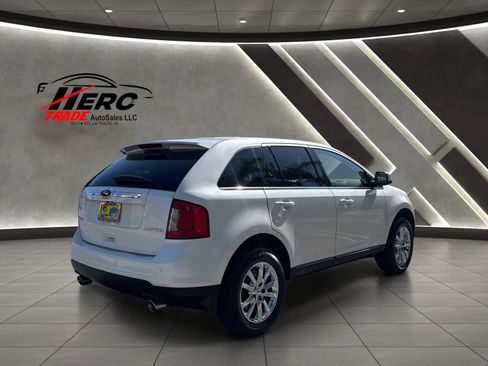 Used 2011 Ford Edge Limited w/ Driver Entry Pkg FWD image 4