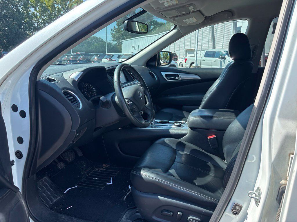 Used 2018 Nissan Pathfinder SL AWD/4WD image 5
