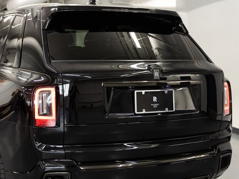 Certified 2025 Rolls-Royce Cullinan Black Badge AWD/4WD image 19