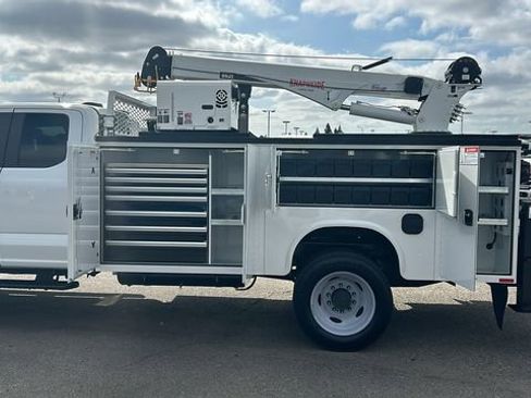 New 2024 Ford F550 4x4 SuperCab Super Duty image 3