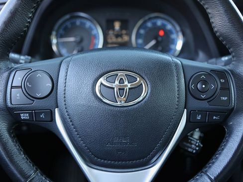 Used 2018 Toyota Corolla SE image 32