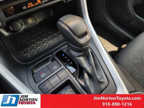 Used 2025 Toyota RAV4 XLE FWD image 21