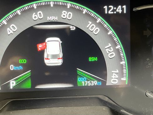 Used 2025 Toyota RAV4 XLE w/ Convenience Package FWD image 22
