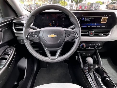 Used 2025 Chevrolet TrailBlazer LT FWD image 6