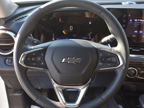 Used 2025 Chevrolet Trax ACTIV w/ Sunroof Package image 21