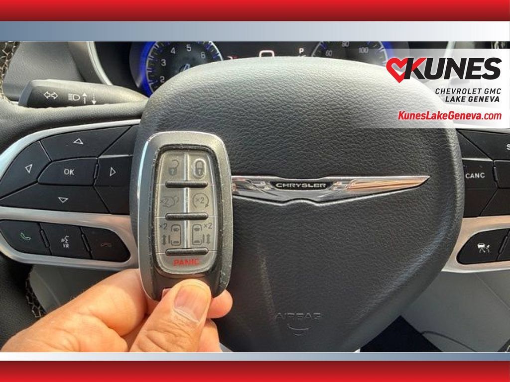 Used 2024 Chrysler Pacifica Touring-L FWD image 37