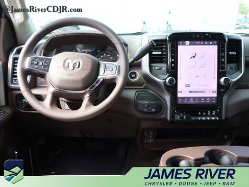 Used 2026 RAM 2500 Laramie AWD/4WD image 18