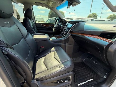 Used 2019 Cadillac Escalade ESV Premium Luxury AWD/4WD image 34