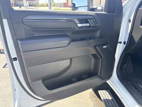 Used 2024 GMC Sierra 2500 AT4 w/ AT4 Premium Plus Package AWD/4WD image 19