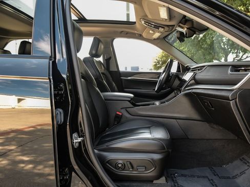 Used 2022 Jeep Grand Cherokee Limited image 45