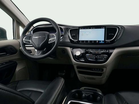 Used 2023 Chrysler Pacifica Touring-L FWD image 26