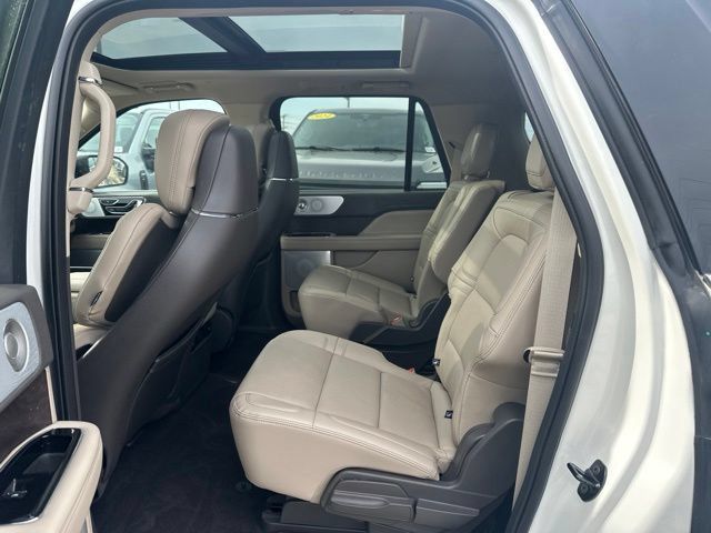 Used 2024 Lincoln Navigator L Reserve AWD/4WD image 7