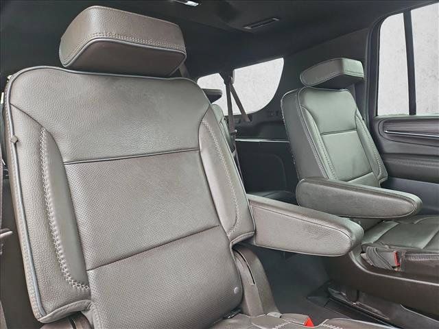 Used 2023 GMC Yukon XL Denali AWD/4WD image 13