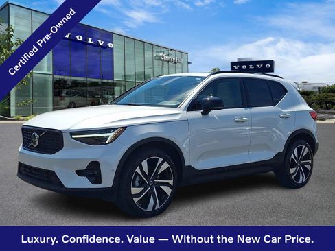 Certified 2025 Volvo XC40 B5 Ultra AWD/4WD image 3