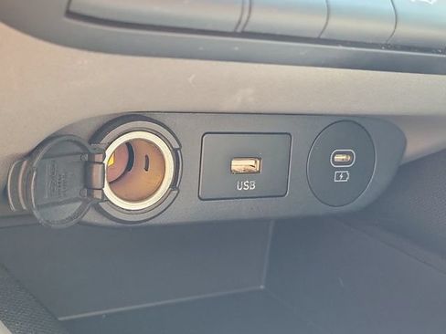 Used 2025 Hyundai Elantra Hybrid FWD image 32