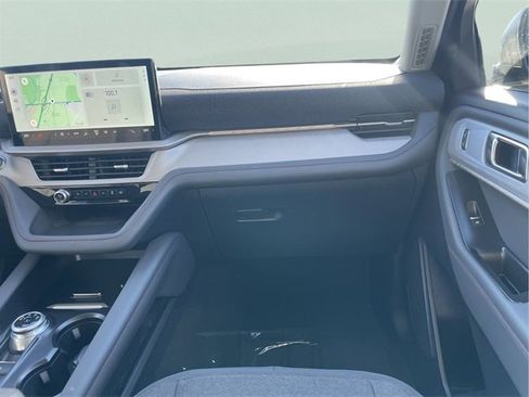 New 2025 Ford Explorer Active image 18